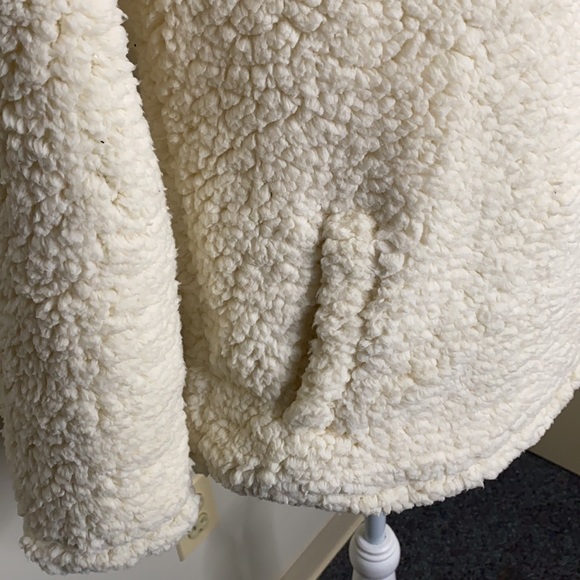 Austin Pullover- Balance Collection - Picture 5 of 12